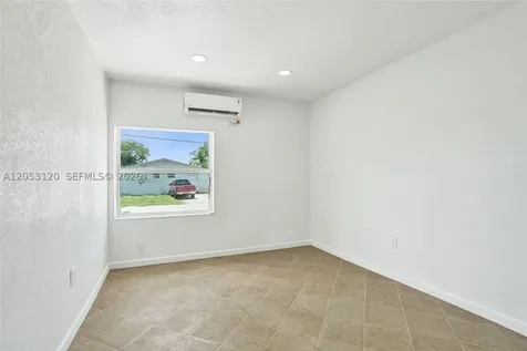 2120-2122 Thomas Street Hollywood FL 33020