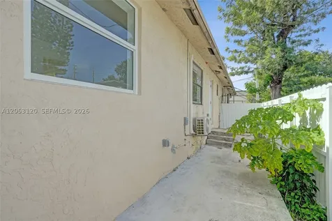 2120-2122 Thomas Street Hollywood FL 33020