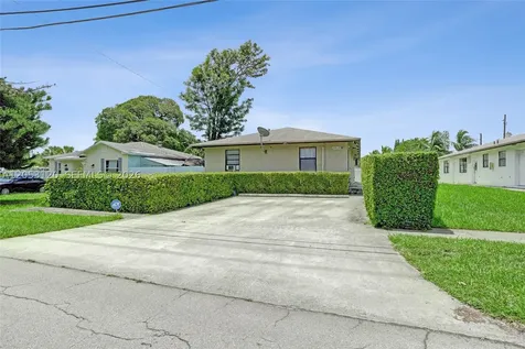 2120-2122 Thomas Street Hollywood FL 33020