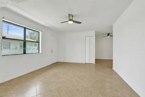 2120-2122 Thomas Street Hollywood FL 33020
