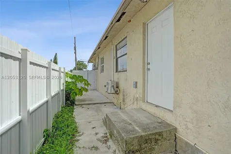 2120-2122 Thomas Street Hollywood FL 33020
