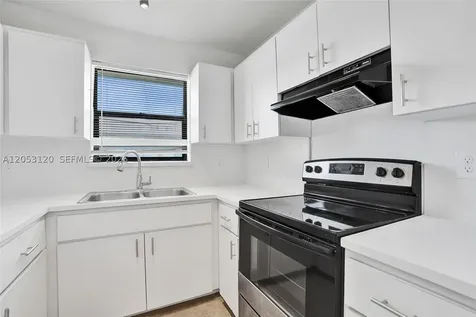 2120-2122 Thomas Street Hollywood FL 33020