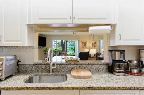 Pembroke Pines FL 33027
