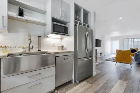 821 84th Street Miami Beach FL 33141
