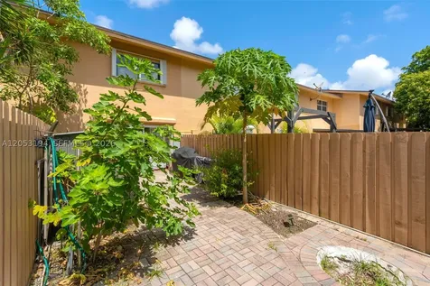 450 SE 7th Street Dania Beach FL 33004