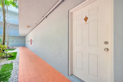 505 S Pine Island Road Plantation FL 33324