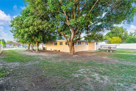 559 NW 2nd Street Florida City FL 33034