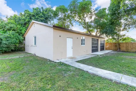 559 NW 2nd Street Florida City FL 33034