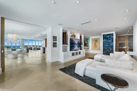 100 S Pointe Drive Miami Beach FL 33139
