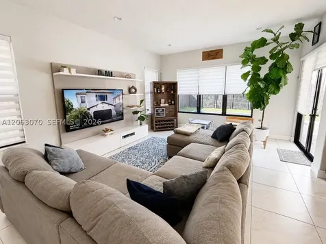 3258 W 99th Place Hialeah FL 33018