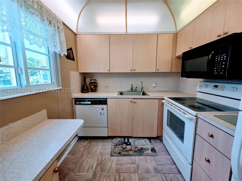 529 Fanshaw M Boca Raton FL 33434