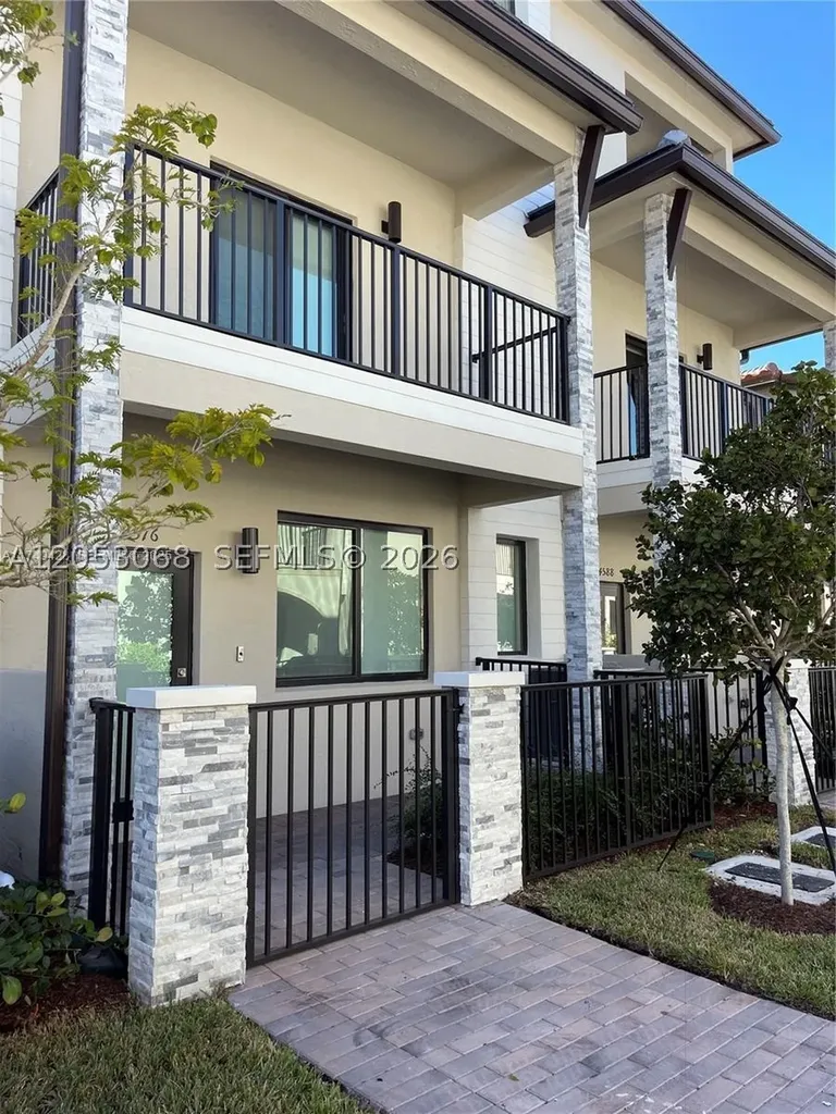 4576 NW 83rd Path Doral FL 33166