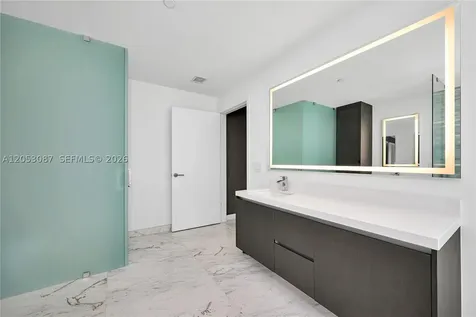 851 NE 1st Avenue Miami FL 33132