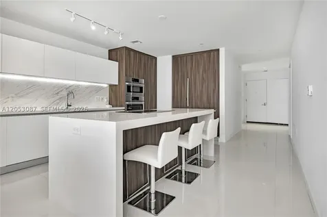 851 NE 1st Avenue Miami FL 33132
