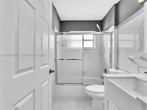7249 NW 1st Manor Plantation FL 33317