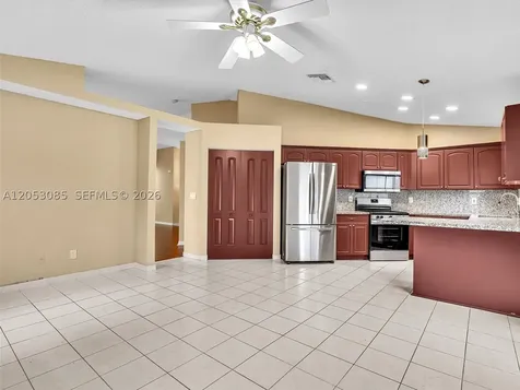 7249 NW 1st Manor Plantation FL 33317