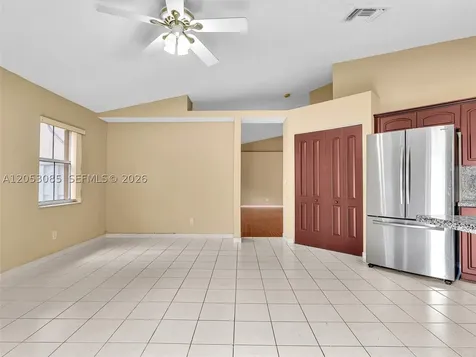 7249 NW 1st Manor Plantation FL 33317