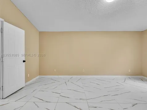 7249 NW 1st Manor Plantation FL 33317