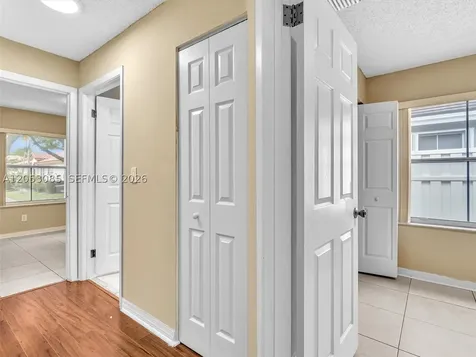 7249 NW 1st Manor Plantation FL 33317