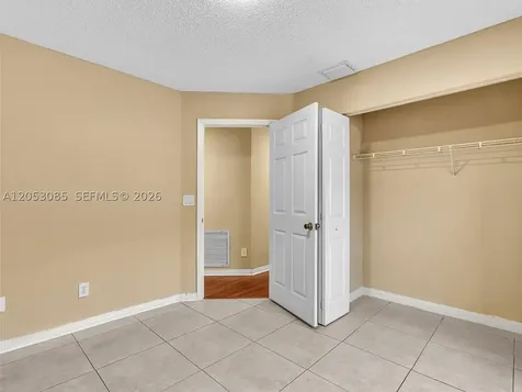 7249 NW 1st Manor Plantation FL 33317