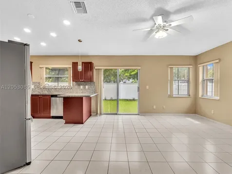 7249 NW 1st Manor Plantation FL 33317