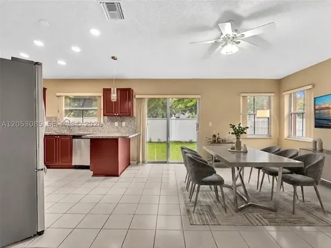 7249 NW 1st Manor Plantation FL 33317