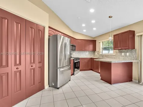 7249 NW 1st Manor Plantation FL 33317