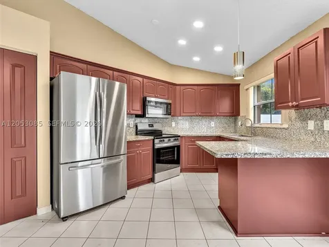 7249 NW 1st Manor Plantation FL 33317
