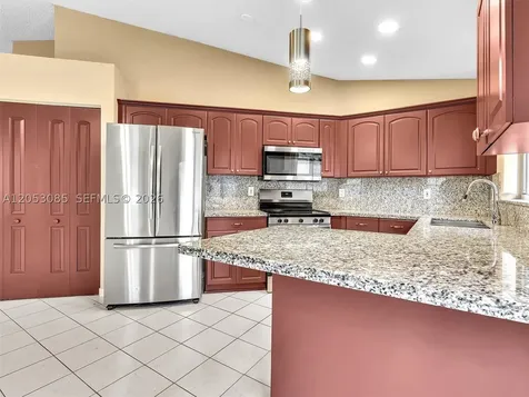 7249 NW 1st Manor Plantation FL 33317