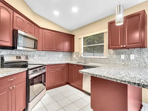 7249 NW 1st Manor Plantation FL 33317