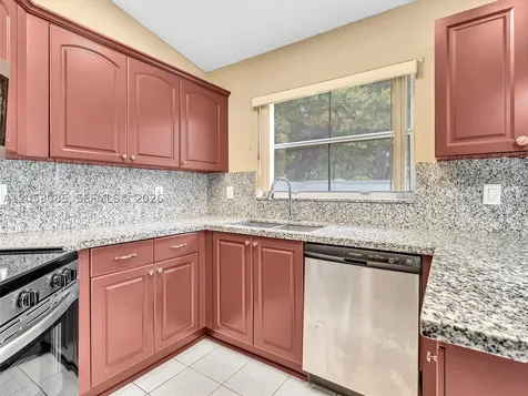 7249 NW 1st Manor Plantation FL 33317