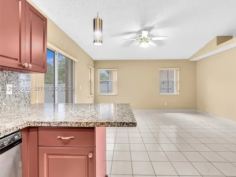 7249 NW 1st Manor Plantation FL 33317