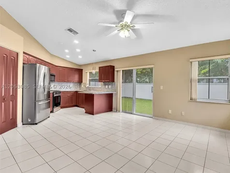 7249 NW 1st Manor Plantation FL 33317