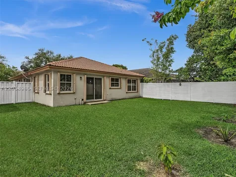 7249 NW 1st Manor Plantation FL 33317