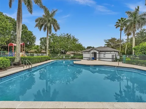 7249 NW 1st Manor Plantation FL 33317