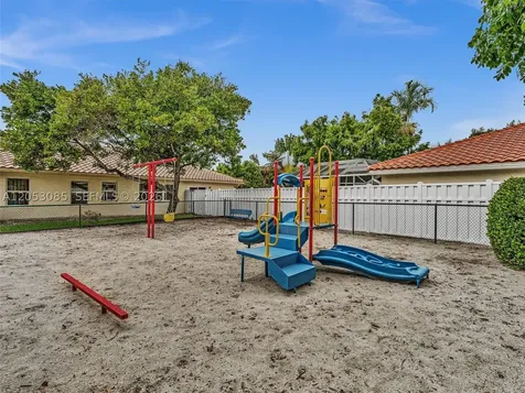 7249 NW 1st Manor Plantation FL 33317