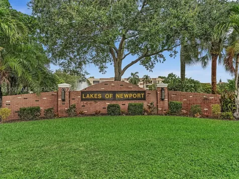 7249 NW 1st Manor Plantation FL 33317