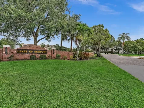 7249 NW 1st Manor Plantation FL 33317