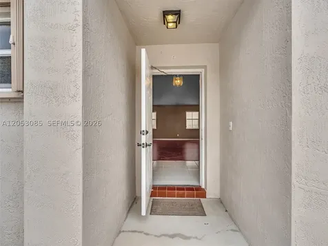 7249 NW 1st Manor Plantation FL 33317