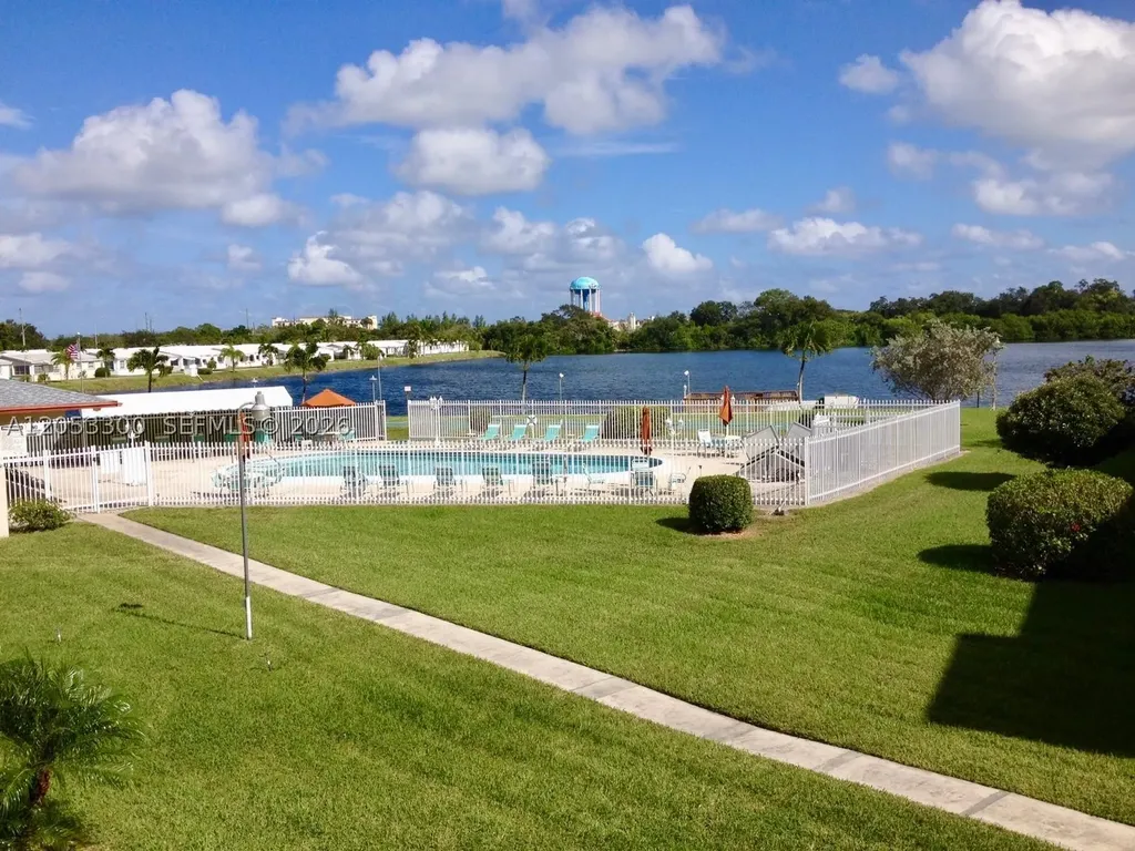 2200 Park Lane Hollywood FL 33021