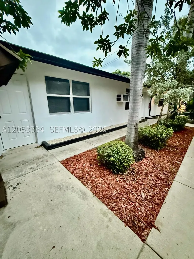 1240 NE 12th Avenue Fort Lauderdale FL 33304