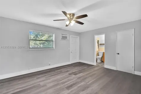 161 NW 40th Street Oakland Park FL 33309