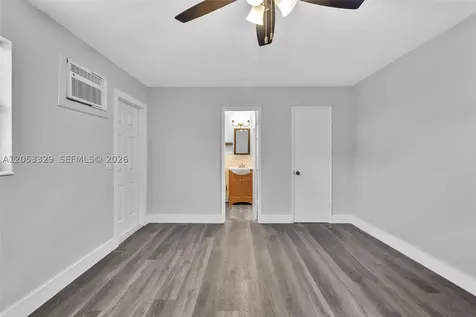 161 NW 40th Street Oakland Park FL 33309