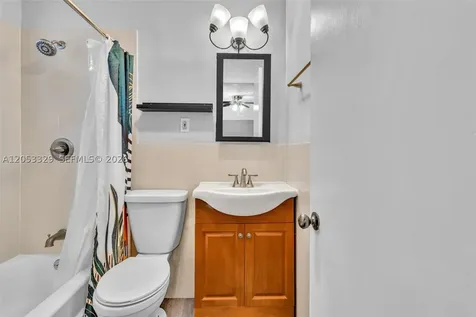 161 NW 40th Street Oakland Park FL 33309