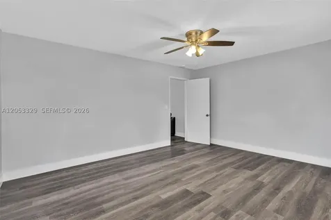 161 NW 40th Street Oakland Park FL 33309