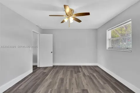161 NW 40th Street Oakland Park FL 33309