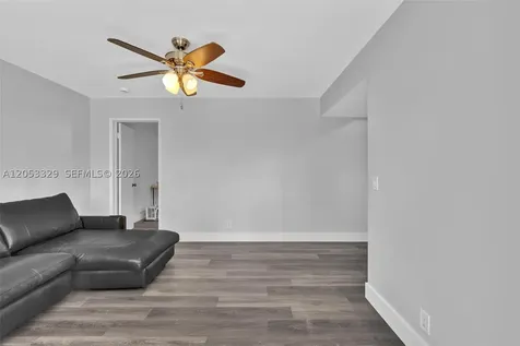 161 NW 40th Street Oakland Park FL 33309