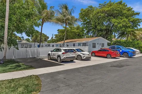 161 NW 40th Street Oakland Park FL 33309