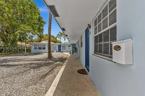 161 NW 40th Street Oakland Park FL 33309