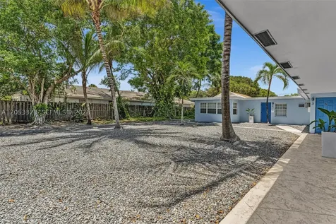 161 NW 40th Street Oakland Park FL 33309